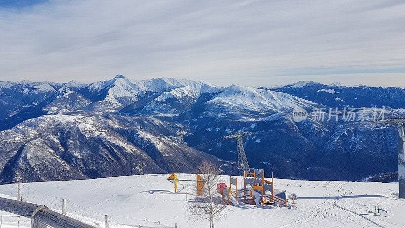 瑞士，冰川上的雪道