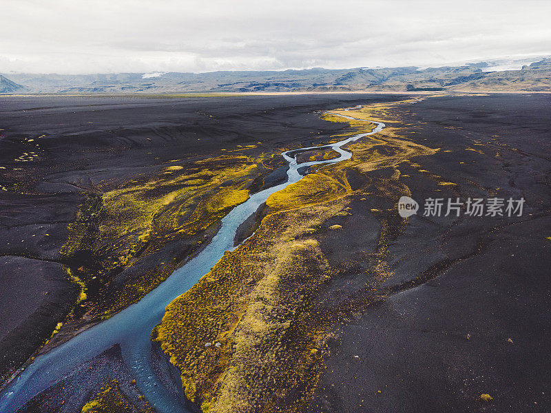 冰岛的黑色火山土地-鸟瞰图