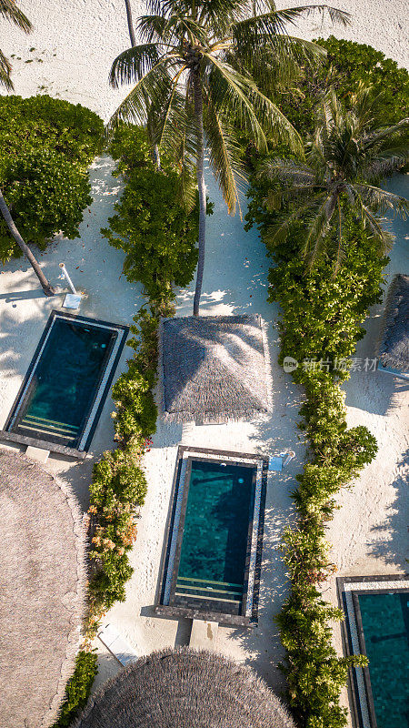 马尔代夫酒店海滩别墅与游泳池热带岛屿度假村无人机