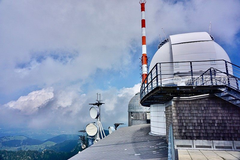 在温德尔施泰因山顶有一个全天候服务的德国气象局气象站，以及路德维希-马克西米利安-慕尼黑大学天文学和天体物理学研究所的天文台。