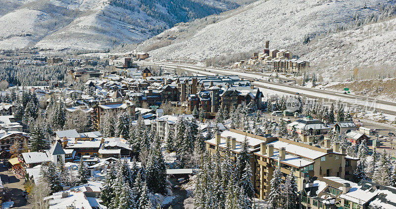 韦尔的雪景，CO和I-70上的交通