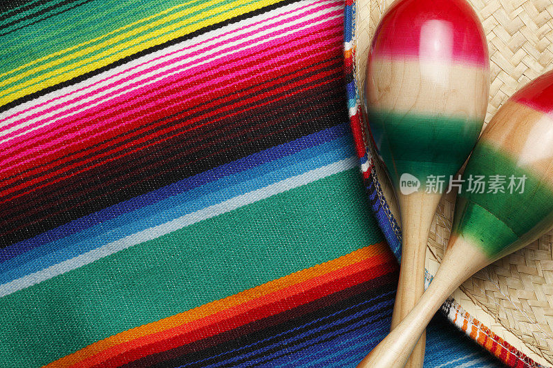 沙球帽和墨西哥毛毯