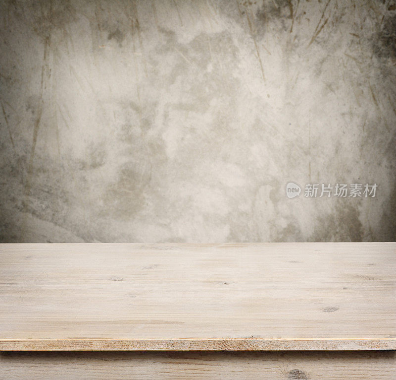 木质桌子上的褪色复古墙背景