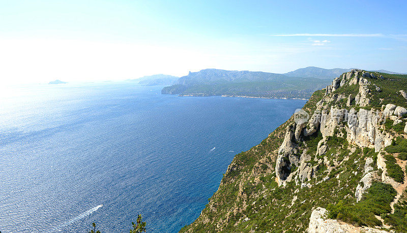 靠近卡西斯的地中海小溪(Calanques)