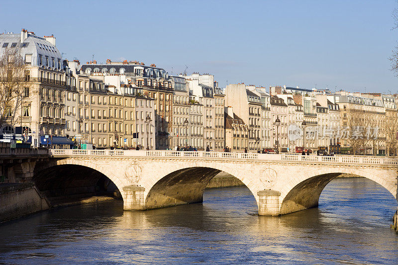 塞纳河上的巴黎大桥