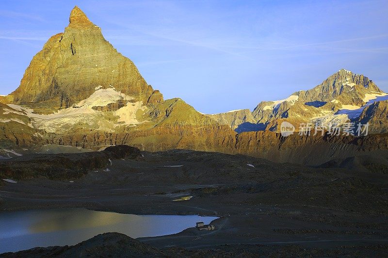 田园诗般的马特洪峰高山景观，金色日出的湖泊，瑞士阿尔卑斯山