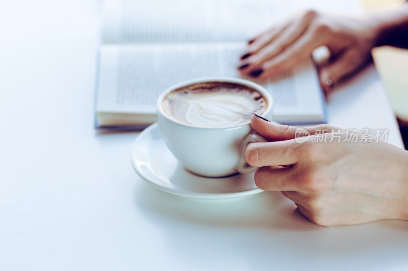 蠕虫的咖啡……天冷，读书