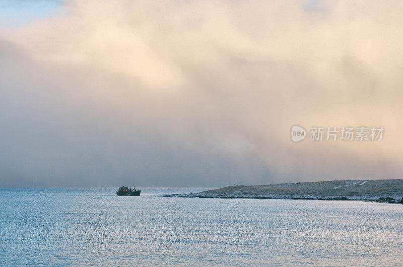 海云，海难海岸