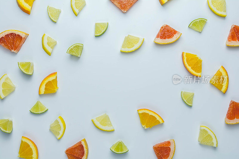 彩色图案的柑橘水果在白色的背景