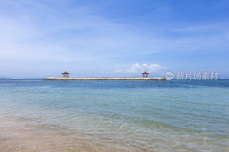 巴厘岛萨努尔海滩的凉亭