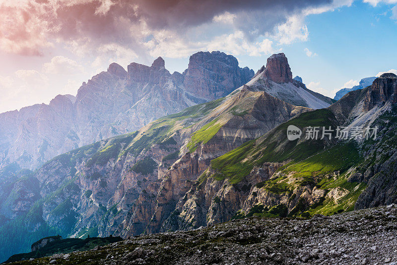 拉瓦雷多的三层