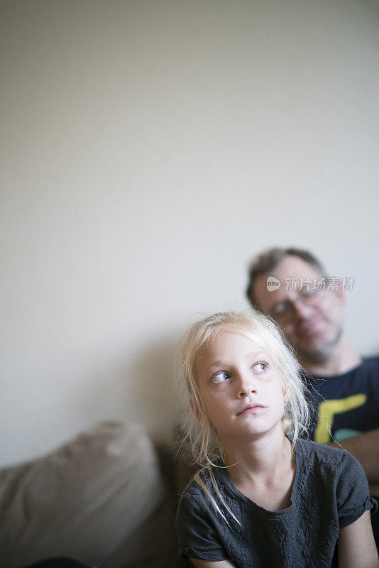 小女孩和她父亲的肖像