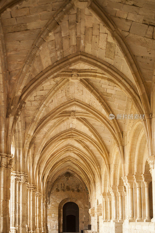 哥特式修道院走廊