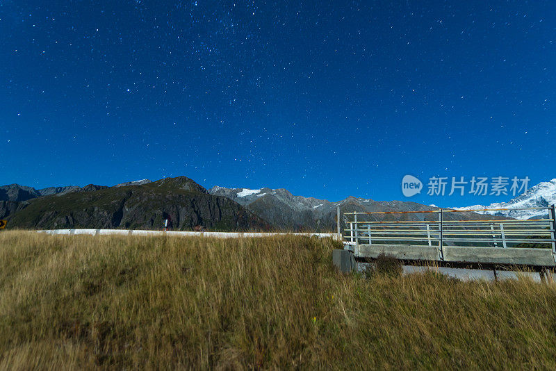 新西兰库克山星光下的夜晚。