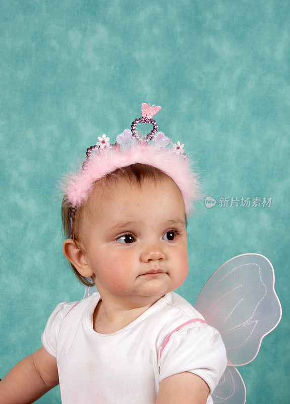 小天使一岁小女孩的肖像