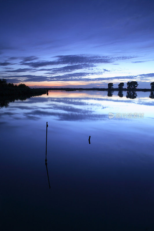 日落后的穆迪湖