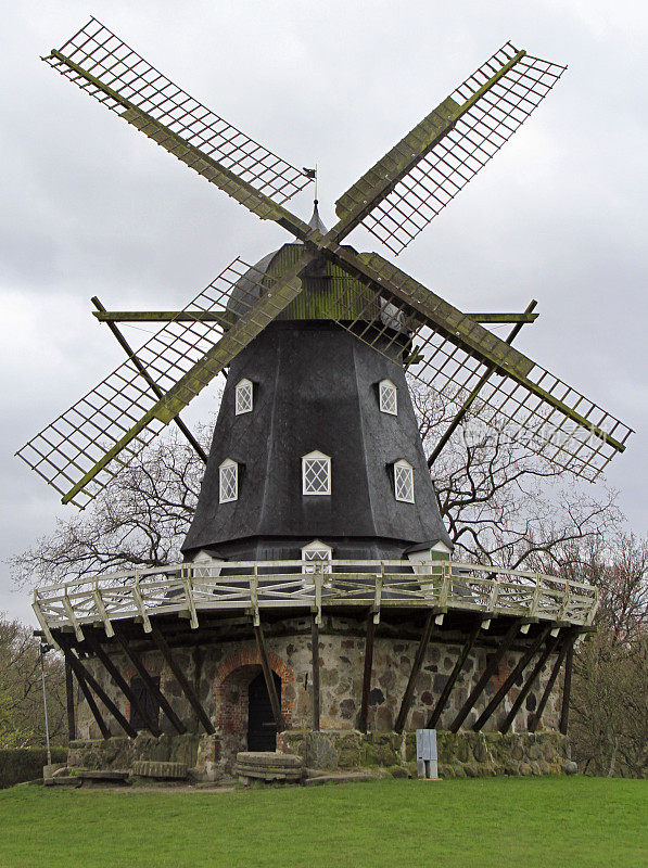Kungsparken公园里的老风车Slottsmollan