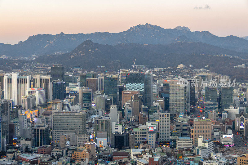 日落时的首尔城市景观和城市天际线