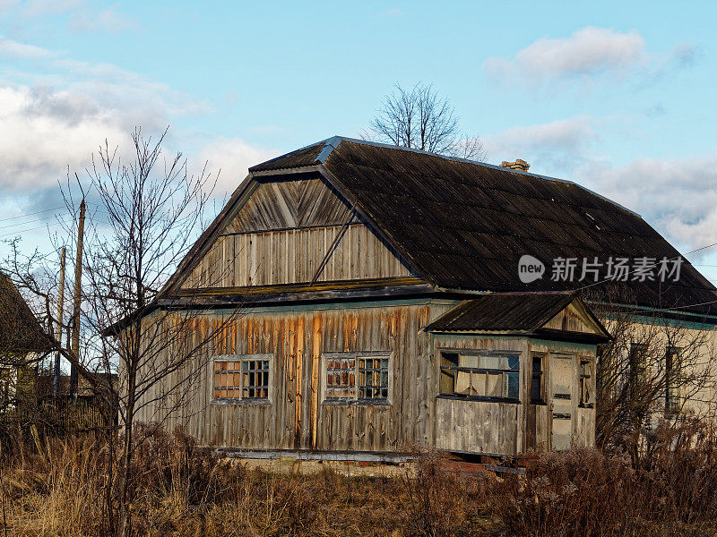 废弃的旧木屋