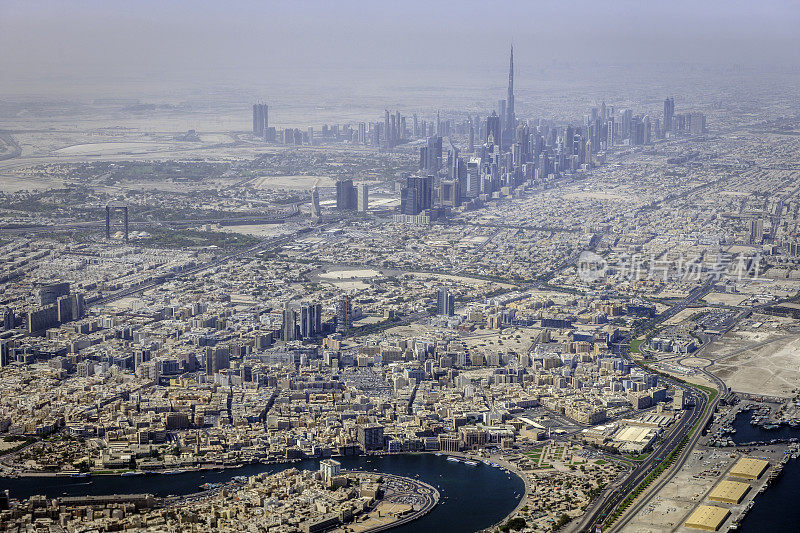 阿拉伯联合酋长国迪拜摩天大楼和哈利法塔，