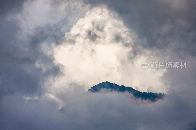 雾与山峰