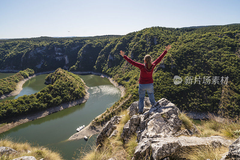 乌瓦茨河峡谷的女人