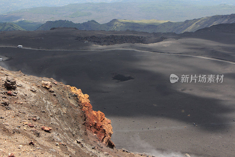 埃特纳火山的硫磺岩石