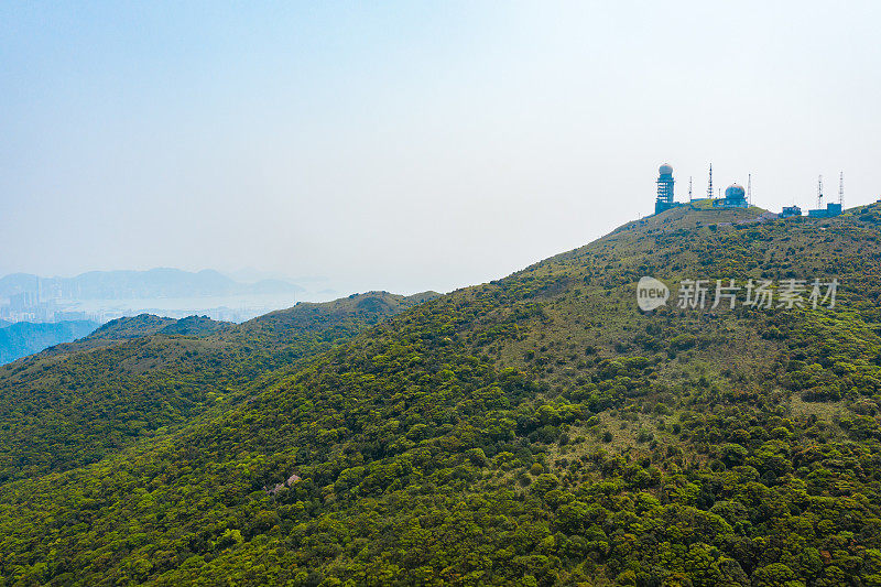 大帽山天文台的无人机照片，大帽山是香港的最高峰