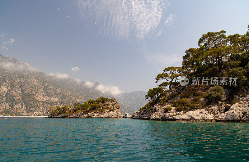 土耳其海岸线靠近?lüdeniz，土耳其