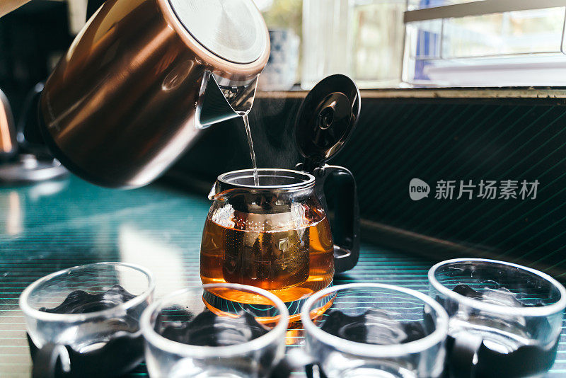 玻璃开花茶茶壶和绿茶杯