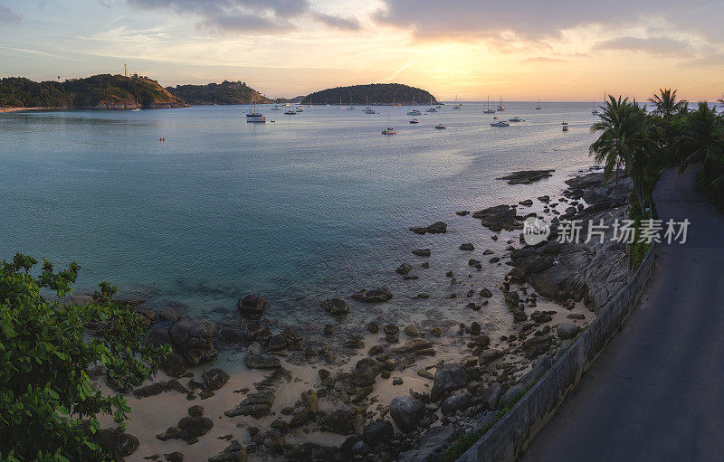 泰国普吉岛奈汉海滩美丽的海景和帆船