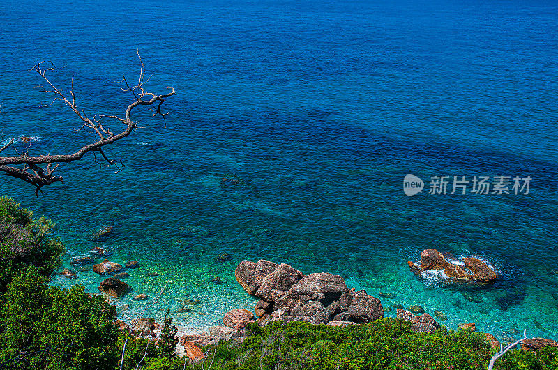 德罗巴尼皮耶萨克海滩全景，亚得里亚海