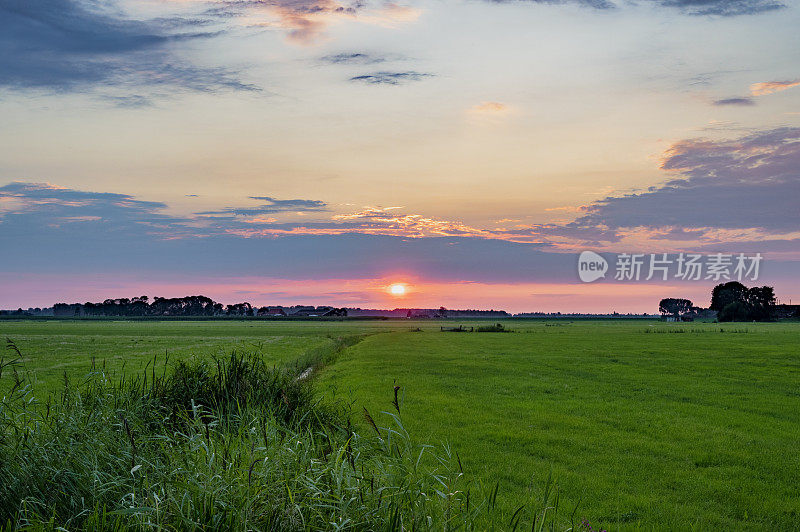 夏季IJsseldelta地区的日落