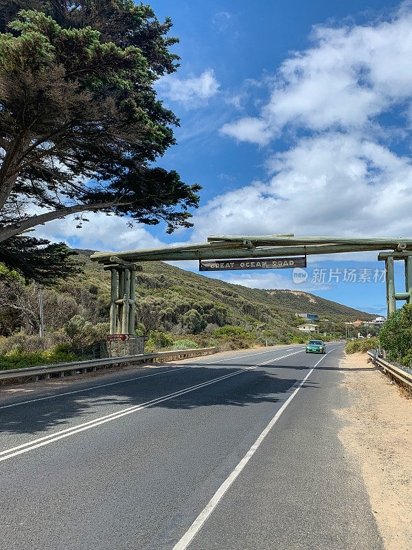 大洋路标志，木制拱门在大洋路的起点，维多利亚州，澳大利亚