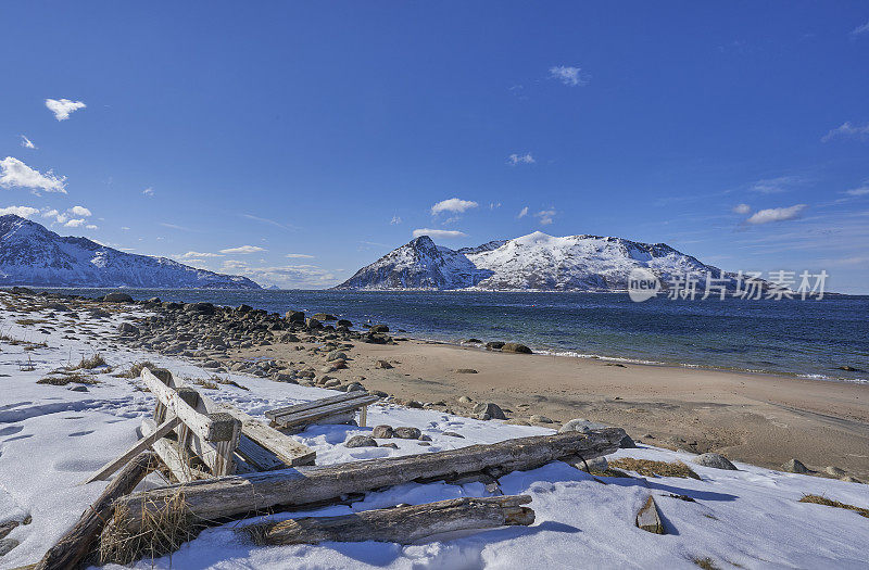欧洲挪威特罗姆瑟附近的特罗姆维克地区美丽的峡湾