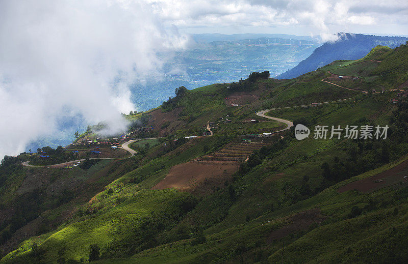 在泰国碧差汶省洛美高区的福塔伯克山、大自然和雾中旅行