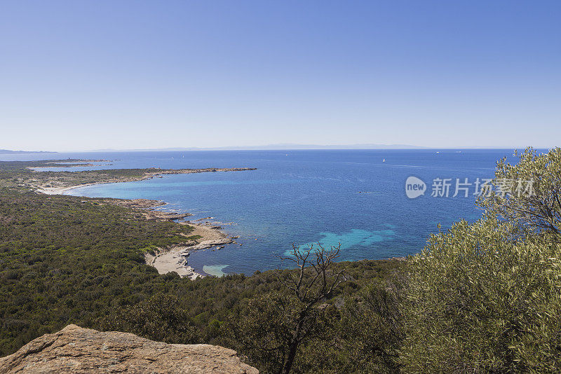 科西嘉岛南海岸的海滩景色