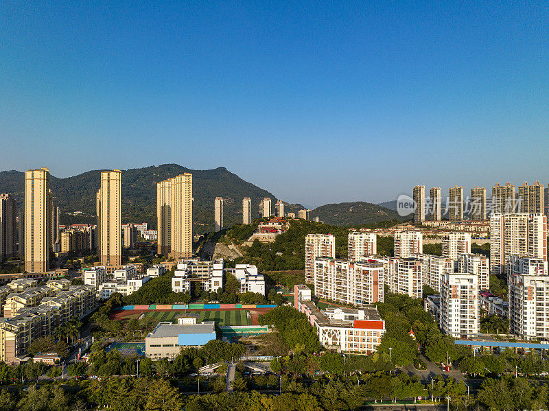 宜居城市滨江建筑与公园绿化