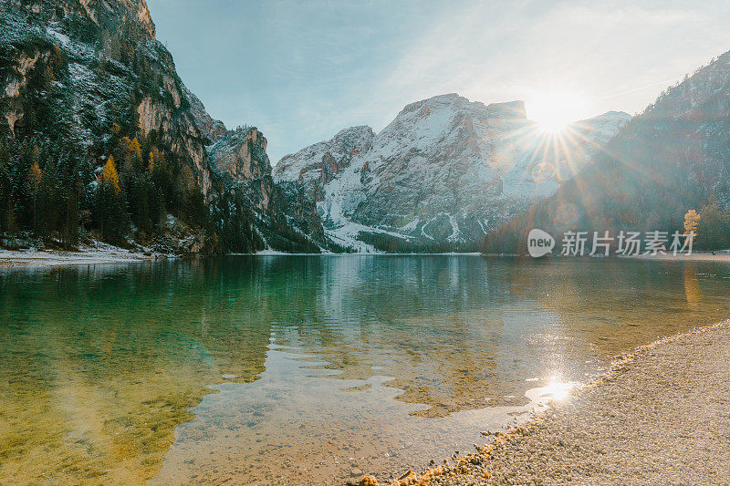 冬天的拉戈迪布雷斯湖的风景