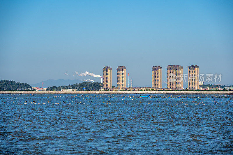 现代临海建筑和化工厂烟囱