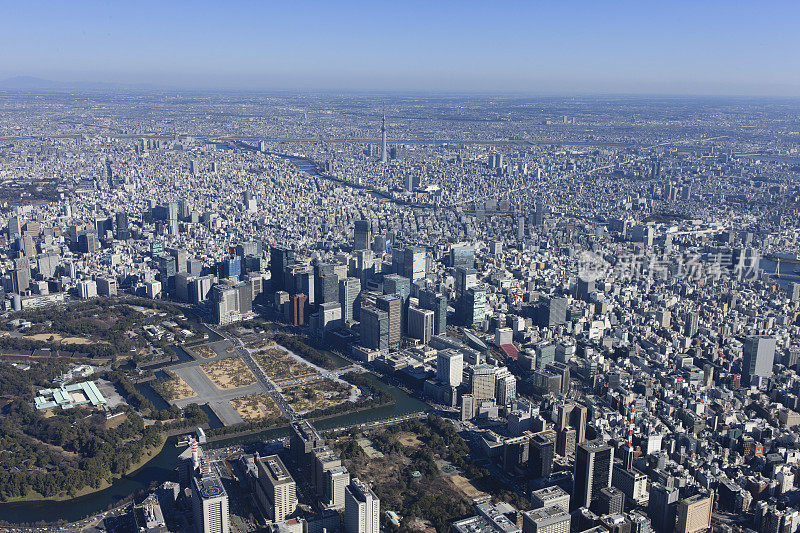 东京站从南侧秋叶原，天空树和近町地区，千代田，东京航拍