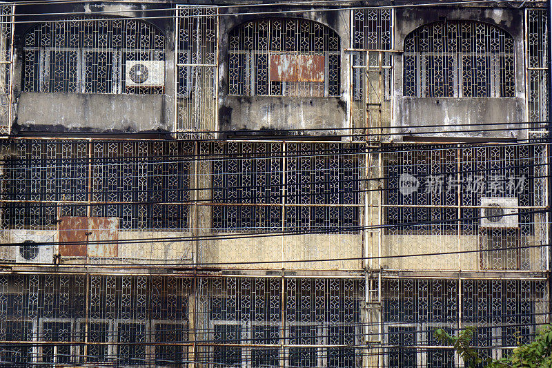 靠近曼谷旧而肮脏的建筑外观