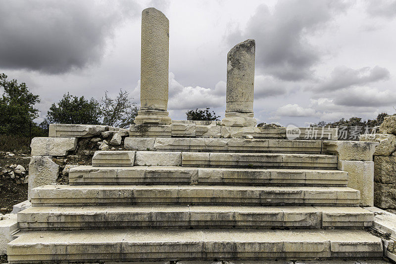 克罗诺斯神庙遗址，位于土耳其穆拉的费特希耶古城特洛斯。