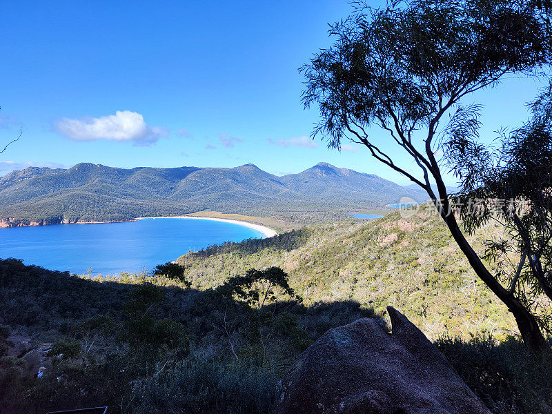 塔斯马尼亚Freycinet国家公园的葡萄杯湾