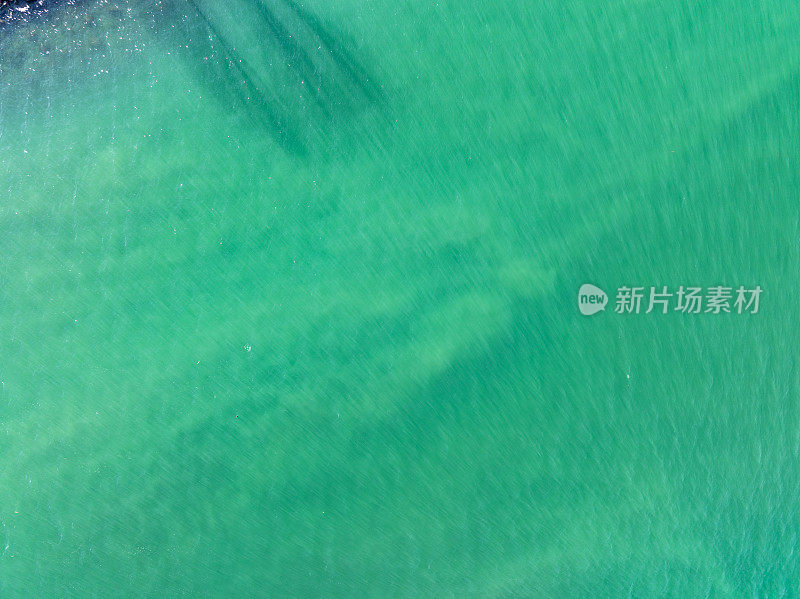 亨伯湾海岸的天际线从安大略湖的水域，多伦多，加拿大