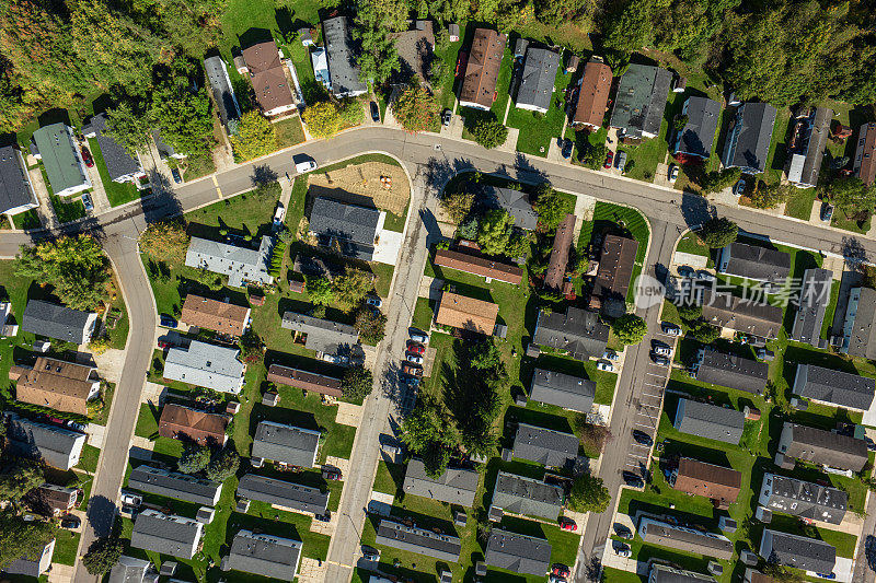 密歇根州安娜堡郊区住宅的架空天线