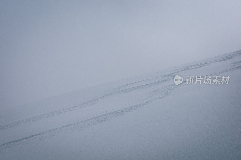 刚下过雪的雪道