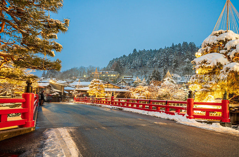 日本高山市的雪村