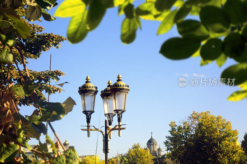 东欧古典风格的老街灯