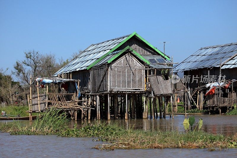 缅甸茵莱湖上的渔村